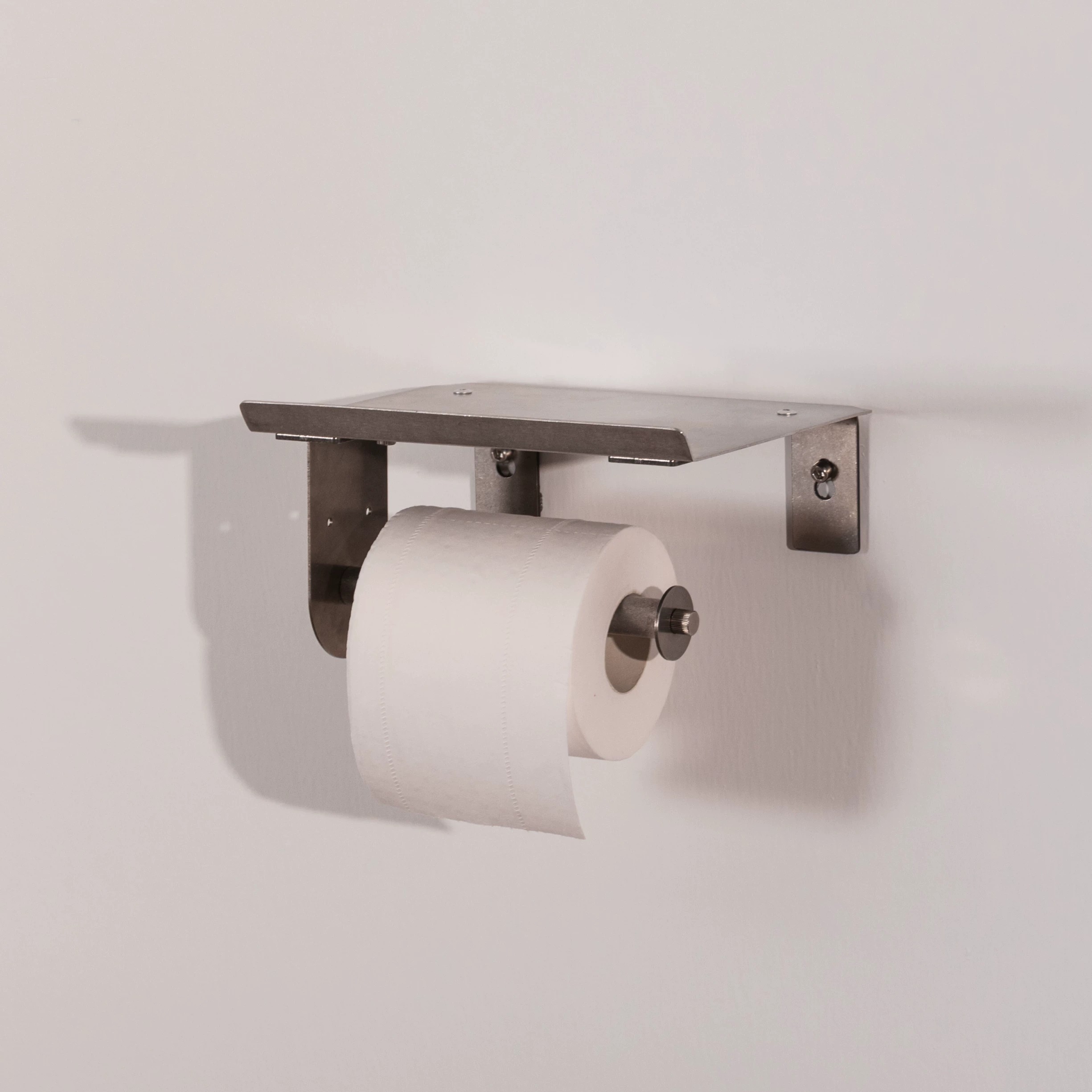 حامل مناديل ورقية مثبت على الح - مراجعة Home Bathroom Paper Towel Holder وسعره